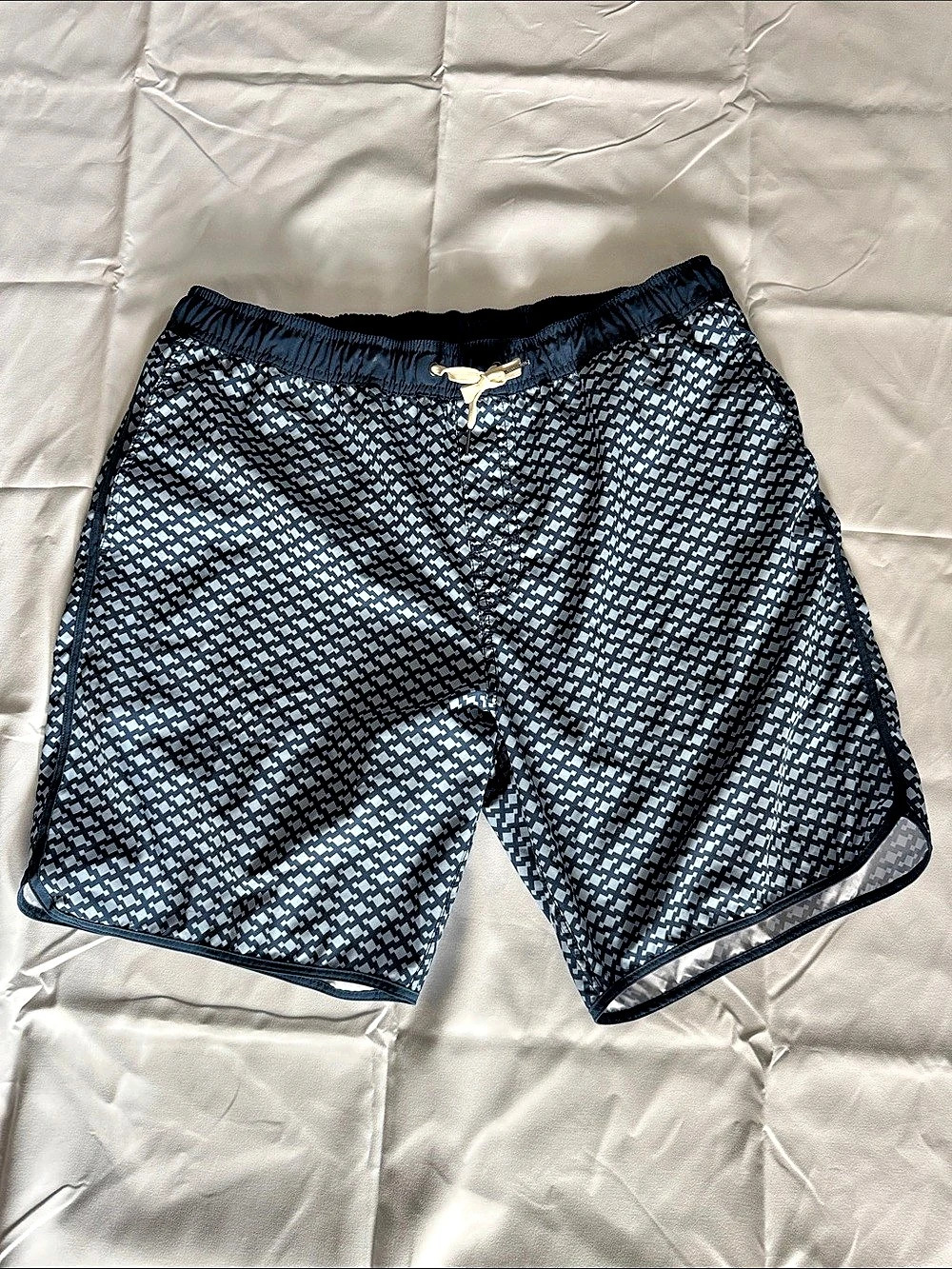 Fair Harbor Men's swim shorts in Blue & White Like New